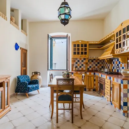 Dimora Cariddi Feriehus *